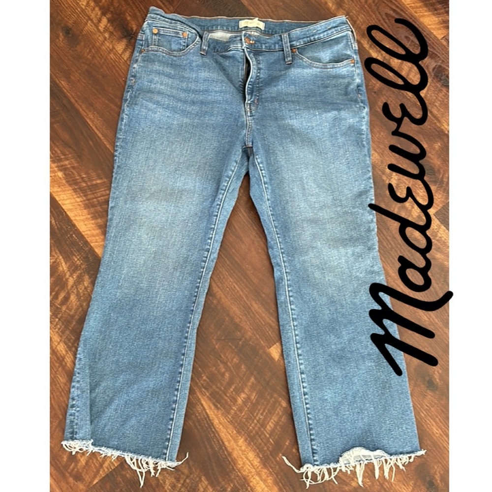 Madewell Plus Kick Out Crop Jeans in Cherryville Wash: Raw-Hem Edition Size 33